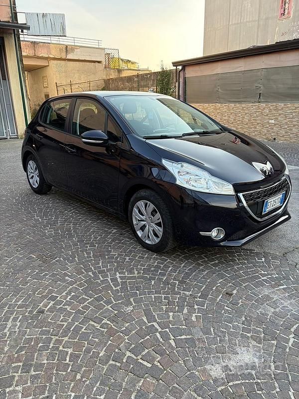 Usata Peugeot 208 82 CV (60 kW) 2014 Blu Utilitaria