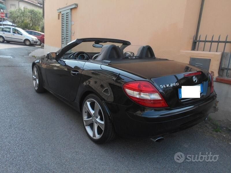 Usata Mercedes SLK280 231 CV (169 kW) 2005 Nero Cabrio