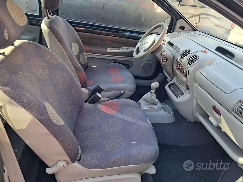Usata Renault Twingo 58 CV (42 kW) 2001 Nero Utilitaria