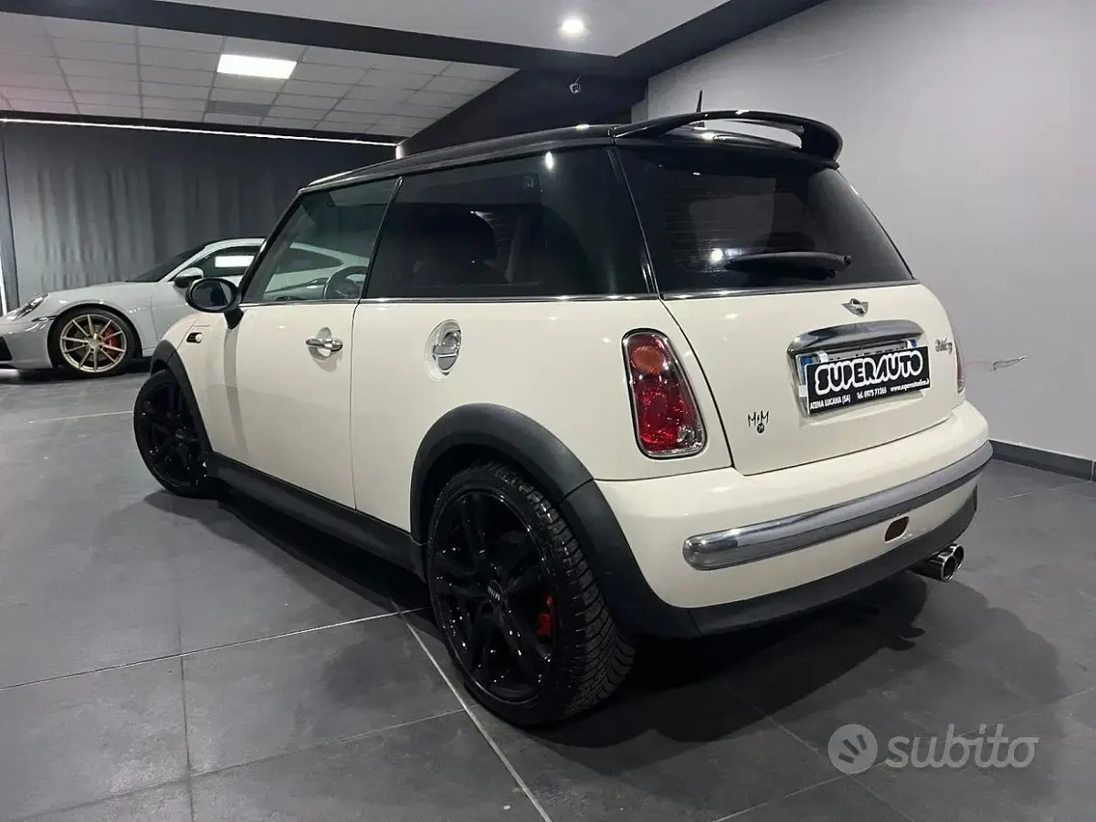 Usata Mini Cooper 88 CV (64 kW) 2005 Marrone Utilitaria