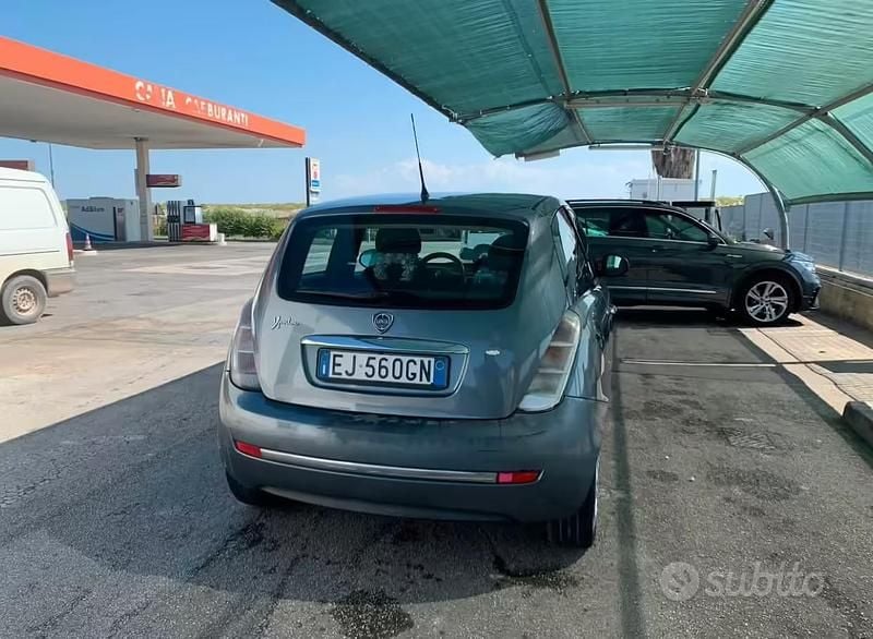 Usata Lancia Ypsilon 60 CV (44 kW) 2011 Grigio Utilitaria