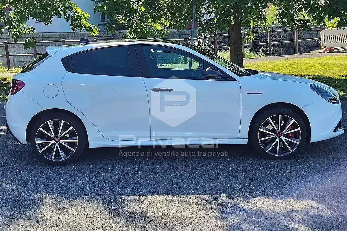 Second-hand Alfa Romeo Giulietta 120 CP (88 kW) 2020 Alb Hatchback
