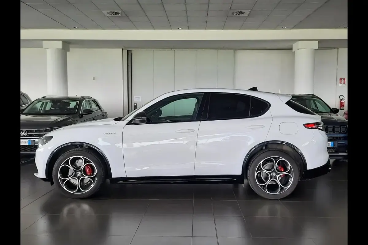 Usata Alfa Romeo Stelvio Veloce 209 CV (153 kW) 2023 Bianco SUV