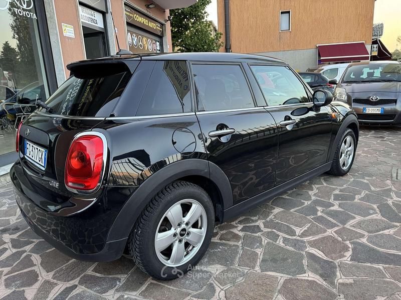 Usata Mini ONE 75 CV (55 kW) 2016 Nero Utilitaria