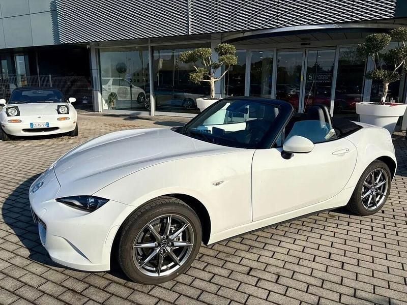Usata Mazda MX5 132 CV (97 kW) 2025 Arctic white Cabrio