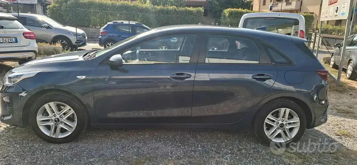 Usata Kia Ceed 100 CV (73 kW) 2019 Bluazzurro Utilitaria