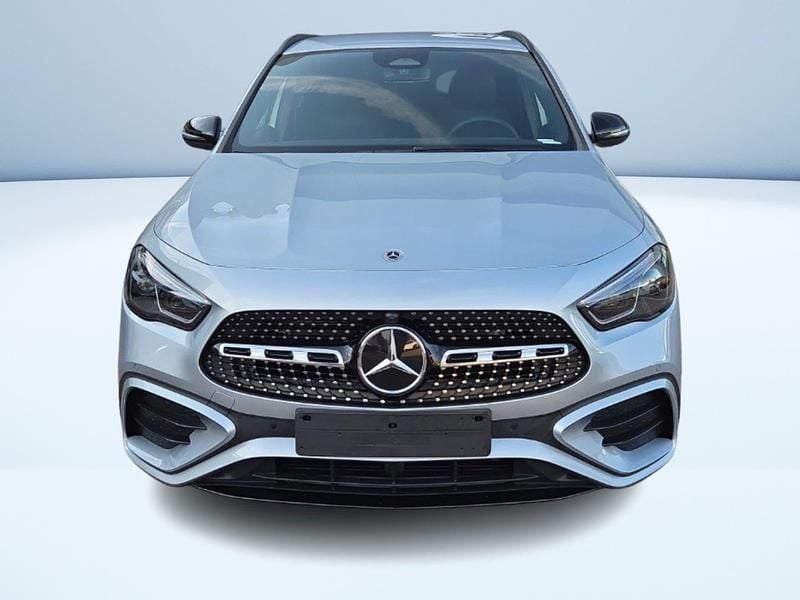 Usata Mercedes GLA200 AMG Line Premium 150 CV (110 kW) 2025 Blu metallizzato SUV