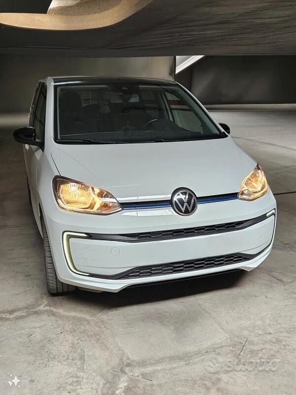 Usata VW e-up! Style 61 kW (83 CV) 2021 Bianco Utilitaria