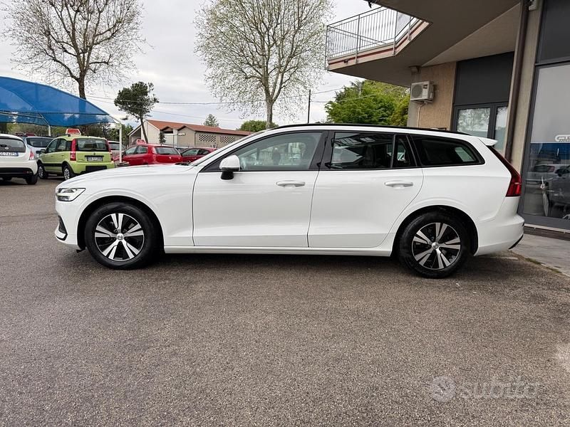 Usata Volvo V60 150 CV (110 kW) 2019 Bianco Station wagon