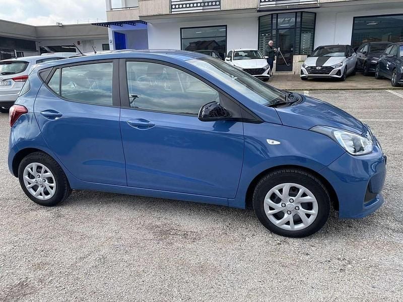 Usata Hyundai i10 67 CV (49 kW) 2017 Blu/azzurro Utilitaria