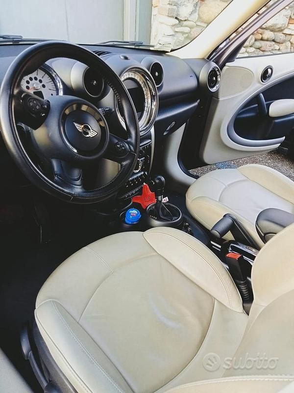 Usata Mini Countryman 122 CV (89 kW) 2011 Marrone SUV