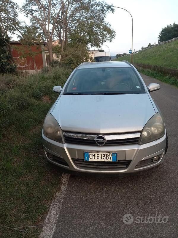 Usata 2005 Opel Astra Station wagon | 900 € (Super prezzo) - Immagine 1/4