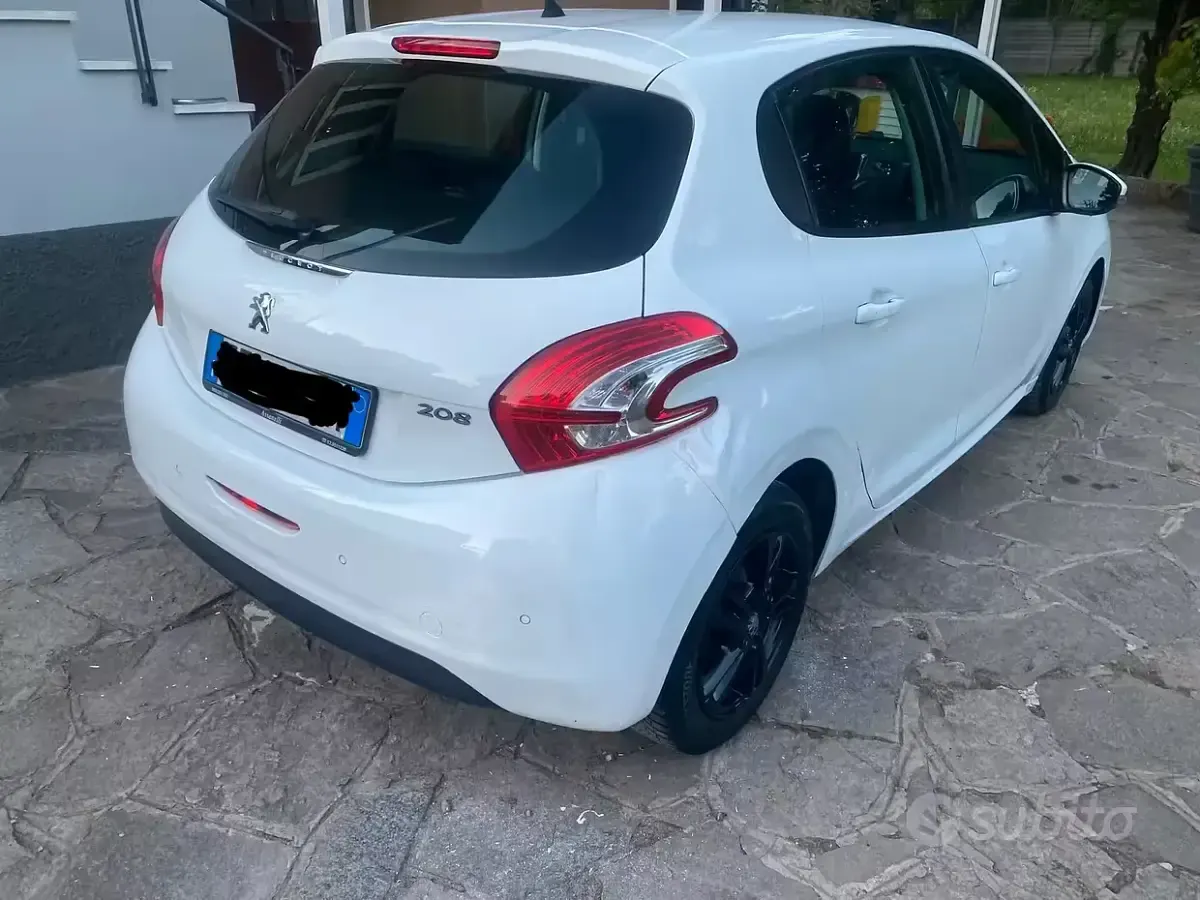 Usata Peugeot 208 68 CV (50 kW) 2013 Bianco Utilitaria