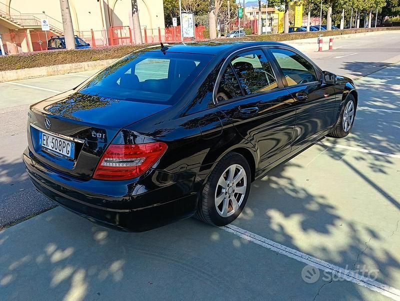 Usata Mercedes C200 136 CV (100 kW) 2011 Nero Berlina