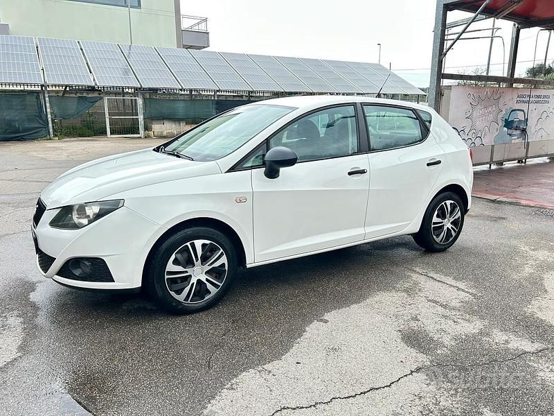 Usata Seat Ibiza 75 CV (55 kW) 2012 Berlina