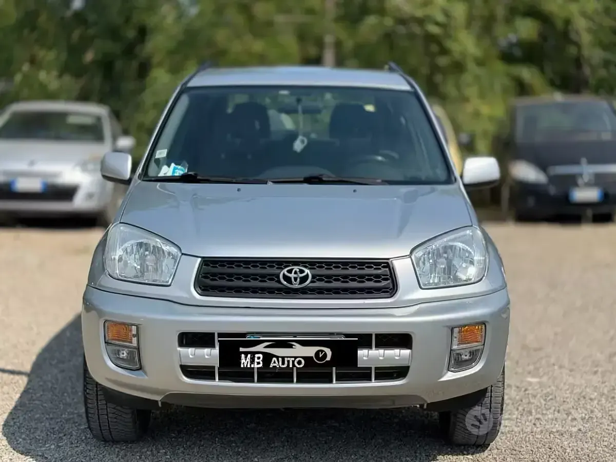 Usata Toyota RAV4 150 CV (110 kW) 2001 Grigio SUV