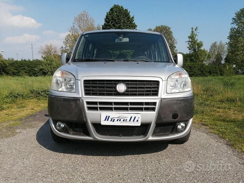 Käytetty Fiat Doblò Dynamic 120 HP (88 kW) 2009 Harmaa Tila-auto