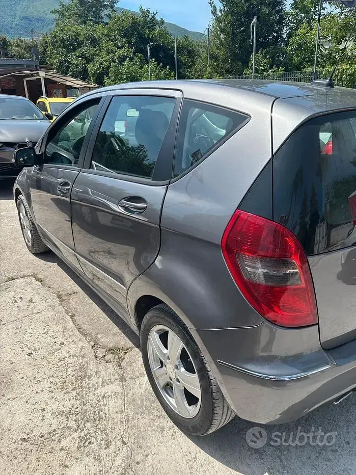 Usata Mercedes A180 Avantgarde 109 CV (80 kW) 2011 Grigio Berlina