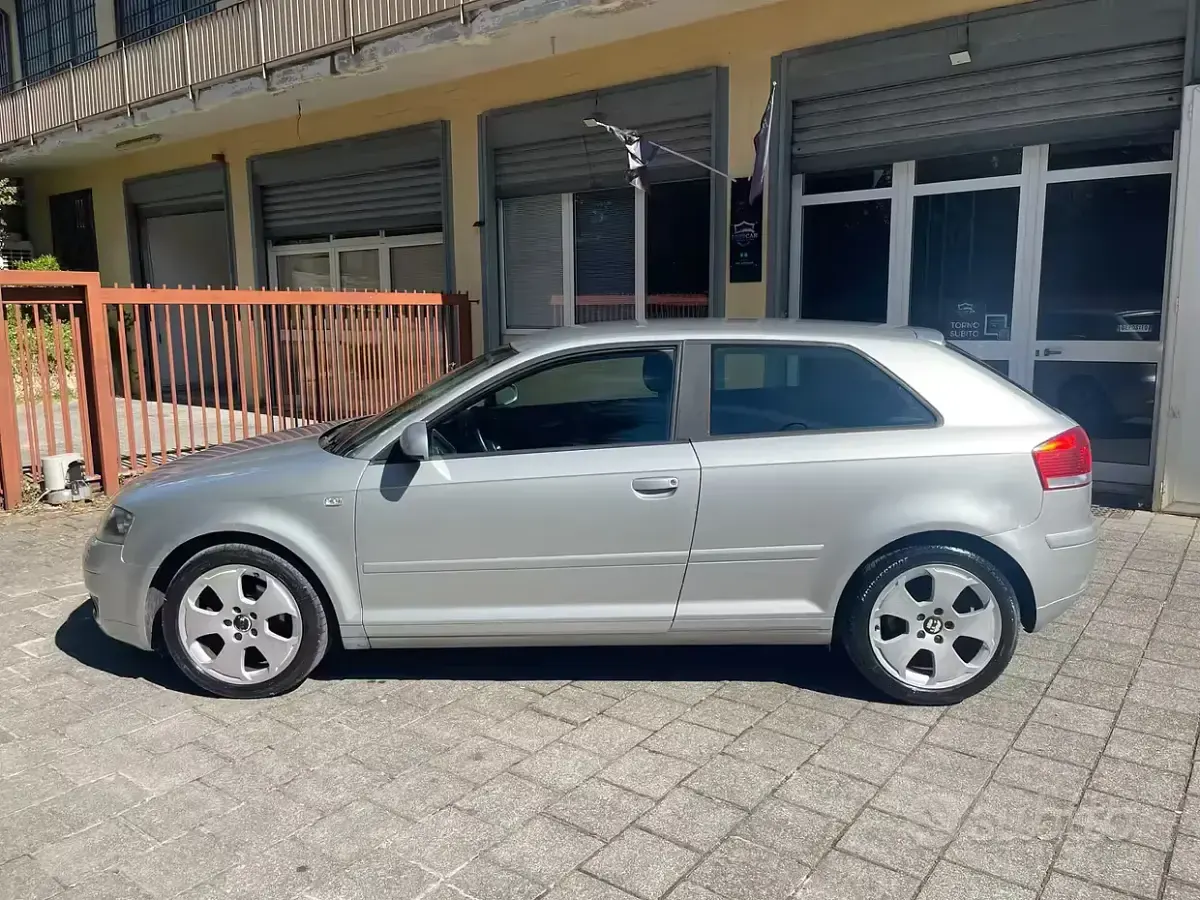 Usata Audi A3 Attraction 105 CV (77 kW) 2005 Grigio Utilitaria