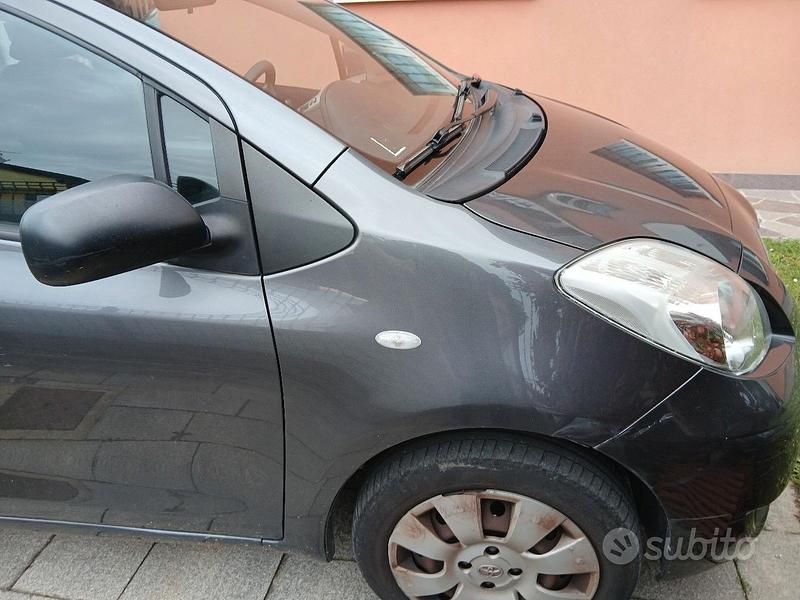 Usata Toyota Yaris Sol 2010 Grigio Utilitaria