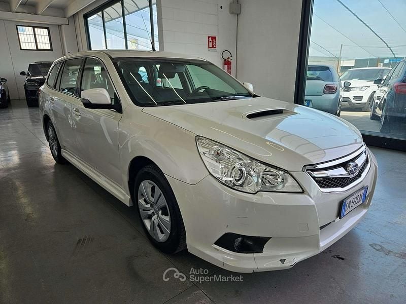 Usata Subaru Legacy 150 CV (110 kW) 2012 Bianco Station wagon
