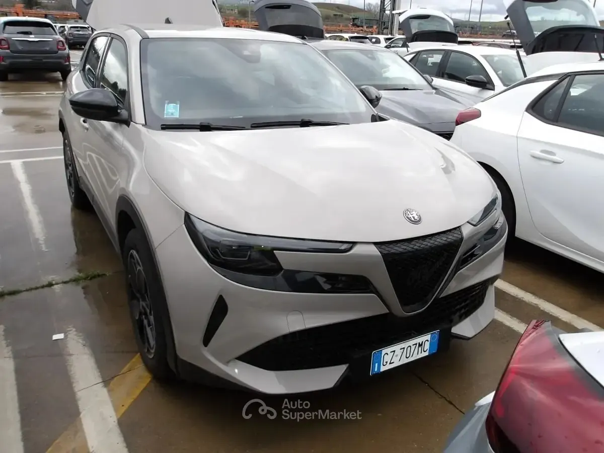 Usata Alfa Romeo Junior 61 kW (84 CV) 2025 Beige SUV