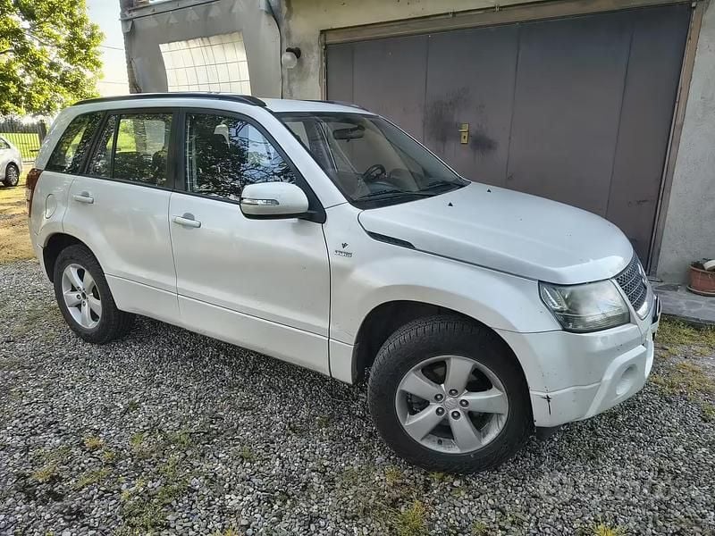 Usata Suzuki Grand Vitara 2011 Bianco SUV