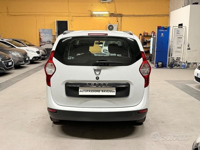 Usata Dacia Lodgy Lauréate 90 CV (66 kW) 2017 Bianco Monovolume