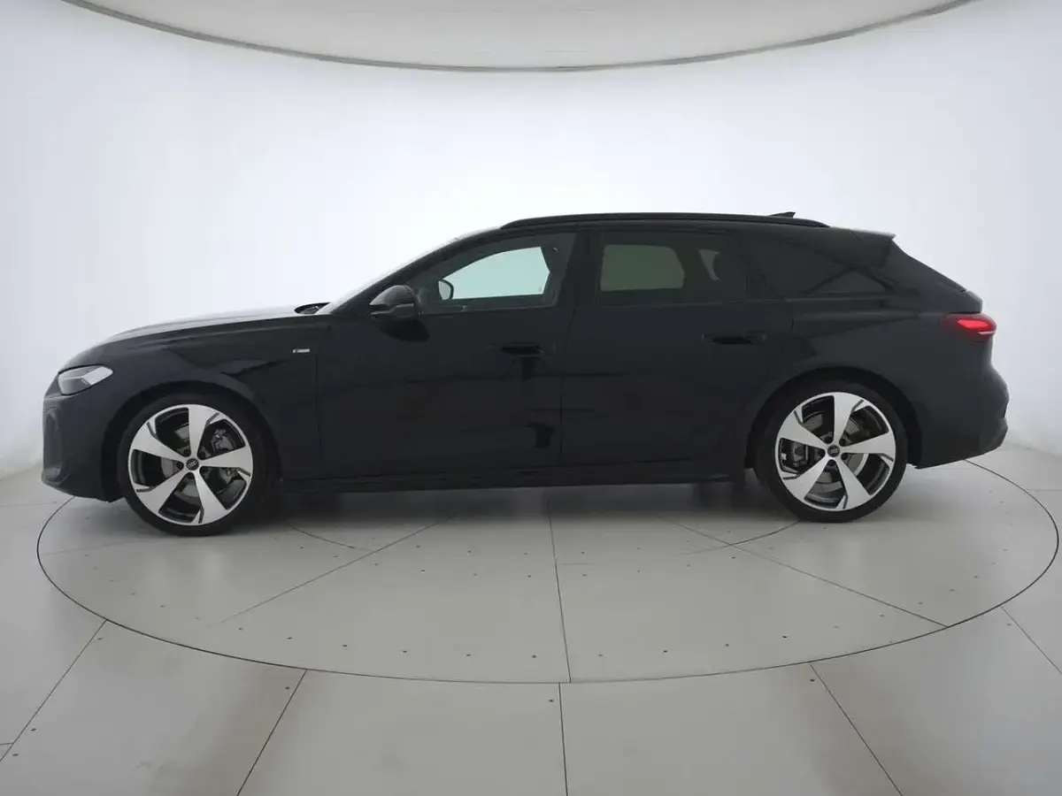 Nuova Audi A5 S-Line 204 CV (150 kW) 2026 Nero mito metallizzato Station wagon