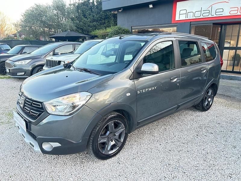 Usata Dacia Lodgy Lauréate 109 CV (80 kW) 2017 Grigio Monovolume