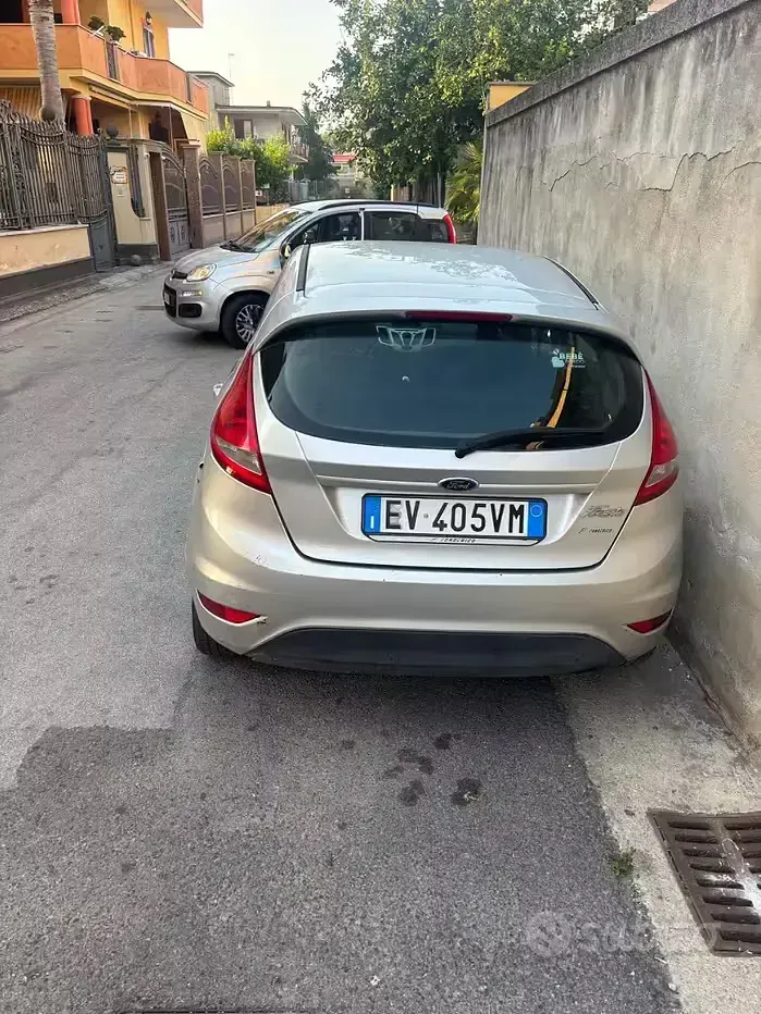 Usata Ford Fiesta 70 CV (51 kW) 2012 Berlina