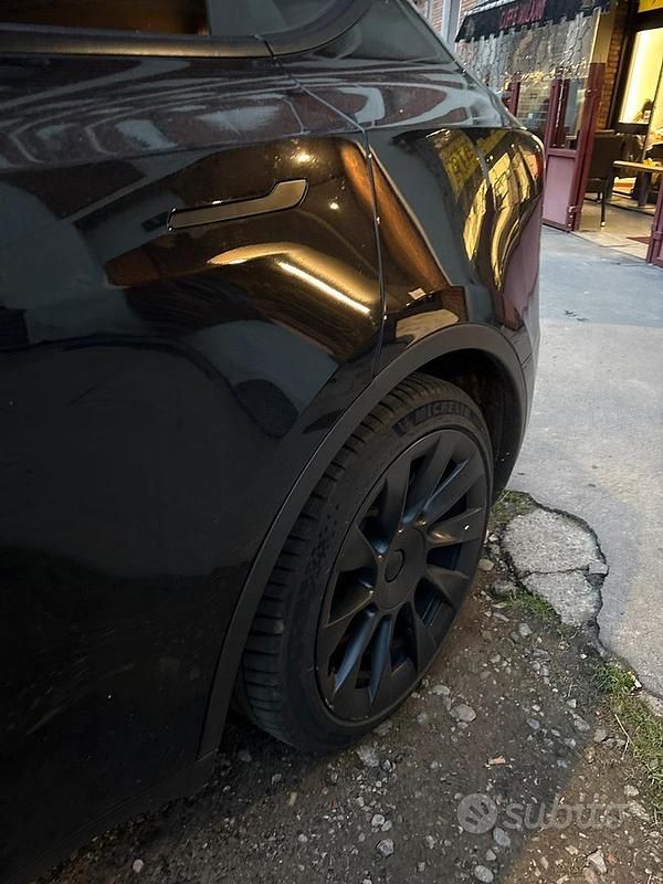 Usata Tesla Model Y 219 kW (299 CV) 2024 Nero SUV