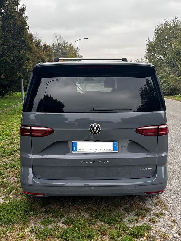 Usata VW Multivan Energetic 150 CV (110 kW) 2023 Grigio Furgone