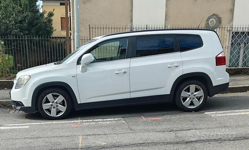 Bianco Usata 2011 Chevrolet Orlando Monovolume | 3200 € (Ottimo prezzo) - Immagine 1/4