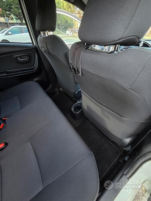 Usata Toyota Yaris Edition 73 CV (53 kW) 2018 Bianco Berlina