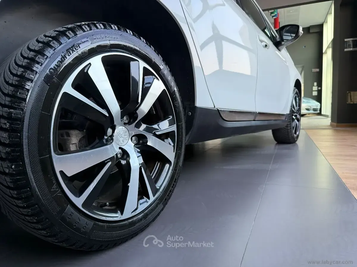 Gebraucht Peugeot 2008 Active 92 PS (67 kW) 2014 Weiß SUV