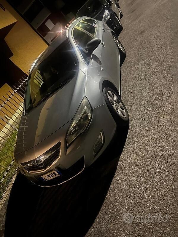 Grigio Usata 2011 Opel Astra Sport Station wagon | 3500 € (Cara) - Immagine 1/4