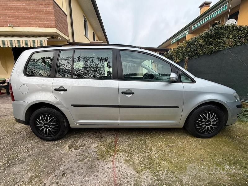 Usata VW Touran Conceptline 105 CV (77 kW) 2008 Grigio Monovolume
