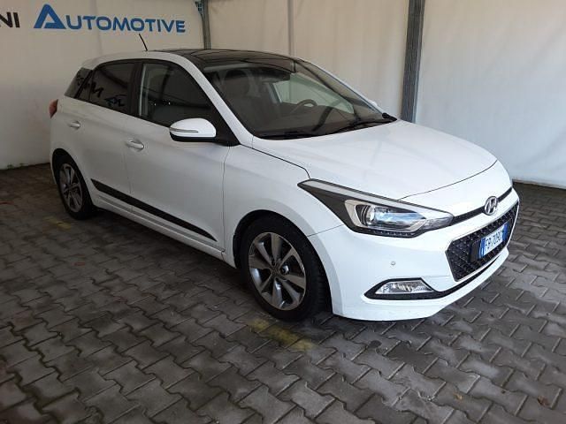 Usata Hyundai i20 Style 84 CV (61 kW) 2015 Bianco Utilitaria