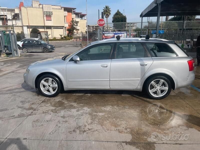 Usata 2002 Audi A4 Station wagon | 1100 € (Super prezzo) - Immagine 1/4