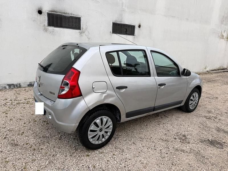Usata Dacia Sandero Ambiance 75 CV (55 kW) 2012 Argento Berlina