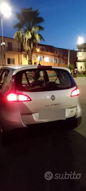 Usata Renault Scénic III 131 CV (96 kW) 2011 Grigio Monovolume