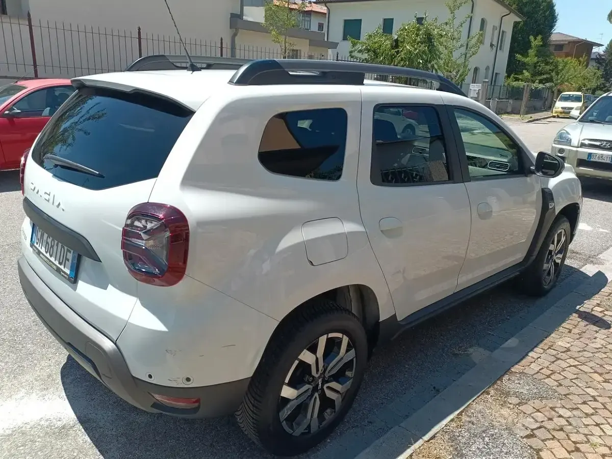 Usata Dacia Duster Journey 101 CV (74 kW) 2023 Bianco SUV