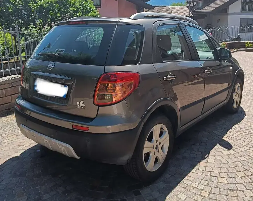 Usata Fiat Sedici Dynamic 120 CV (88 kW) 2010 SUV