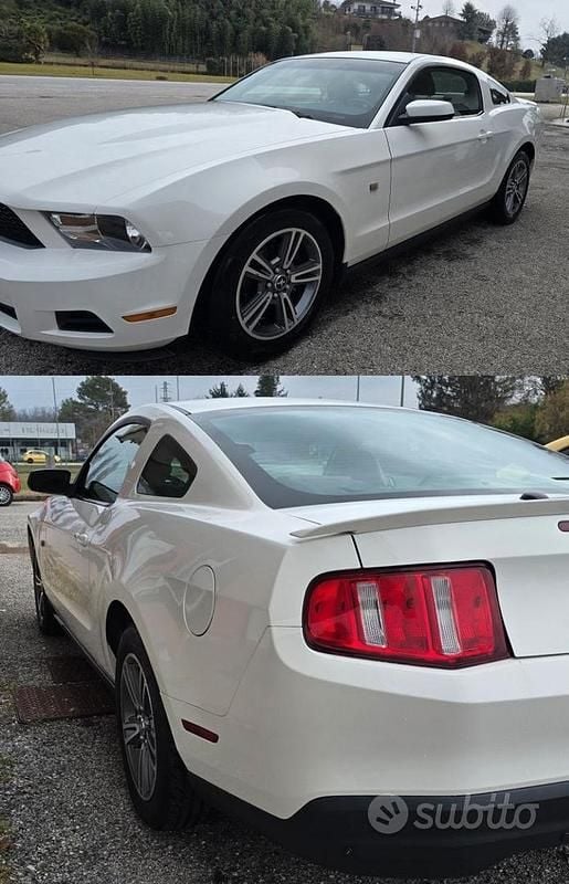 Usata Ford Mustang 214 CV (157 kW) 2010 Bianco Coupé