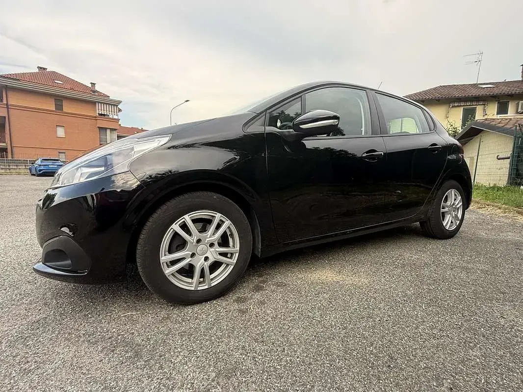 Usata Peugeot 208 75 CV (55 kW) 2018 Nero Utilitaria