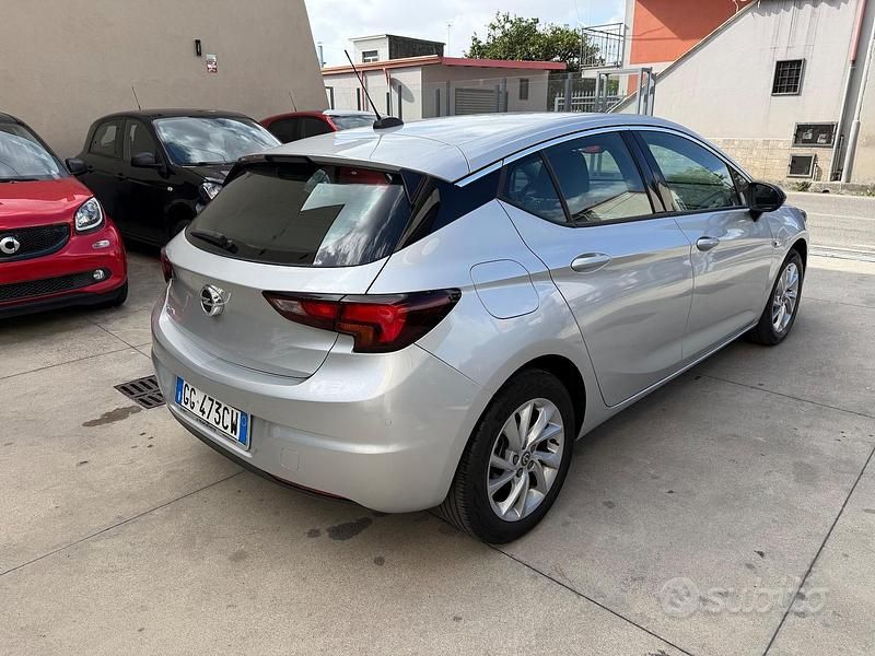 Usata Opel Astra Business Elegance 122 CV (89 kW) 2021 Argento Berlina