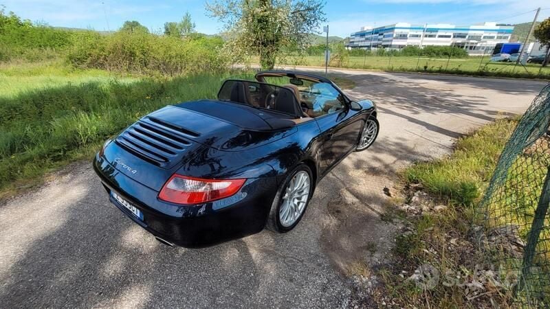 Usata Porsche 911 Carrera 4 Cabriolet 325 CV (239 kW) 2005 Blu Cabrio