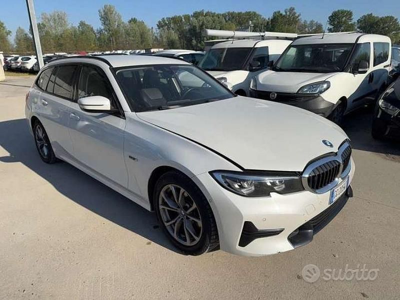 Usata BMW 320e Sport Line 163 CV (119 kW) 2021 Bianco Station wagon