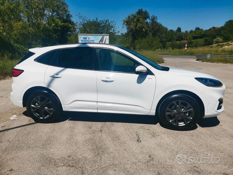 Usata Ford Kuga 225 CV (165 kW) 2023 Bianco SUV